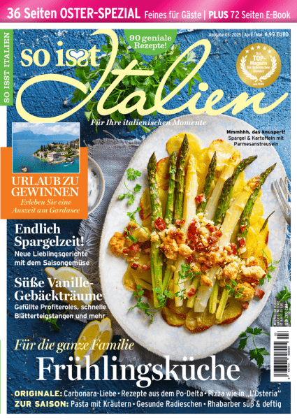 Gebackener Spargel auf Kartoffelbett mit Parmesanstreuseln & Kräutercreme auf dem Cover von der So isst Italien 3/2025