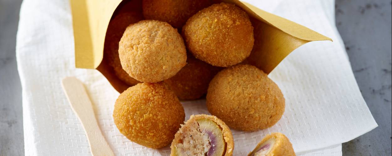 Gefüllte und frittierte Oliven