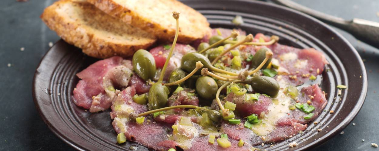 Rindercarpaccio mit Kapernäpfeln
