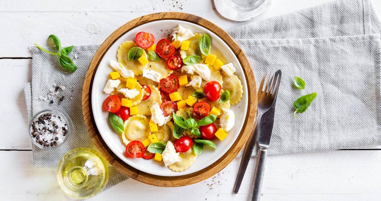 Raviolisalat mit Mango