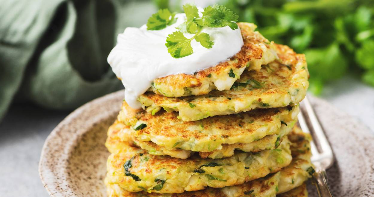 Zucchinipuffer mit würziger Ziegenfrischkäsecreme