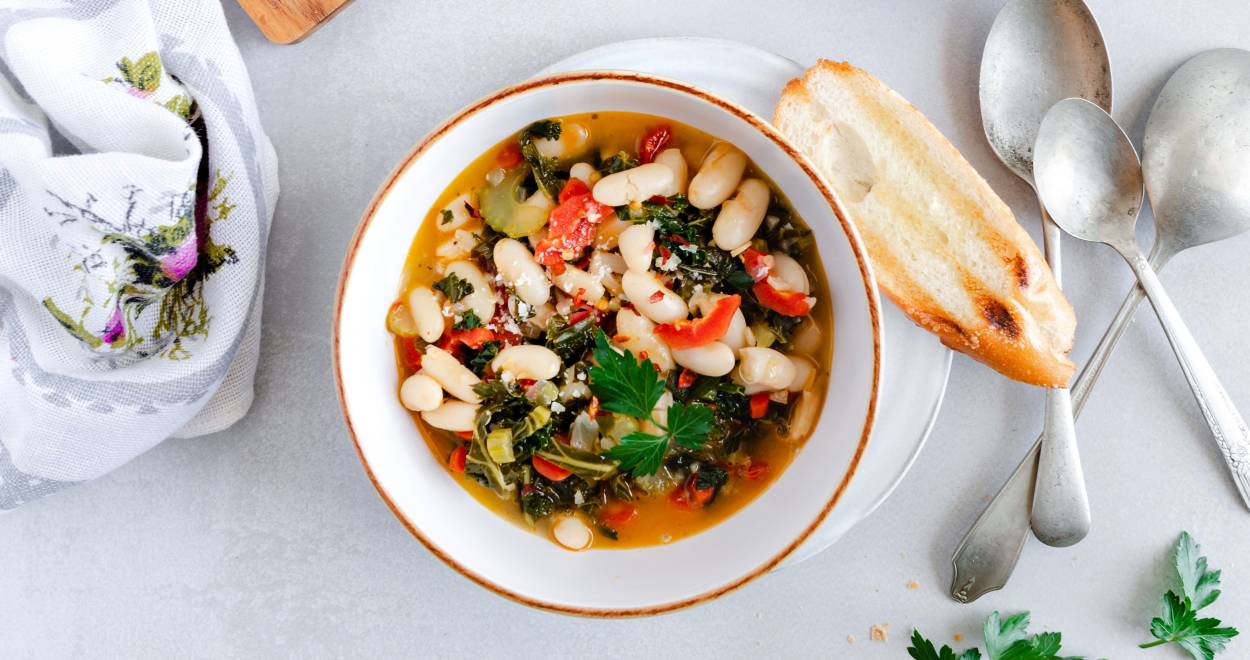 Coverbild mir Schüssel Ribollita für die Rezeptsammlung mit toskanischen Rezepten