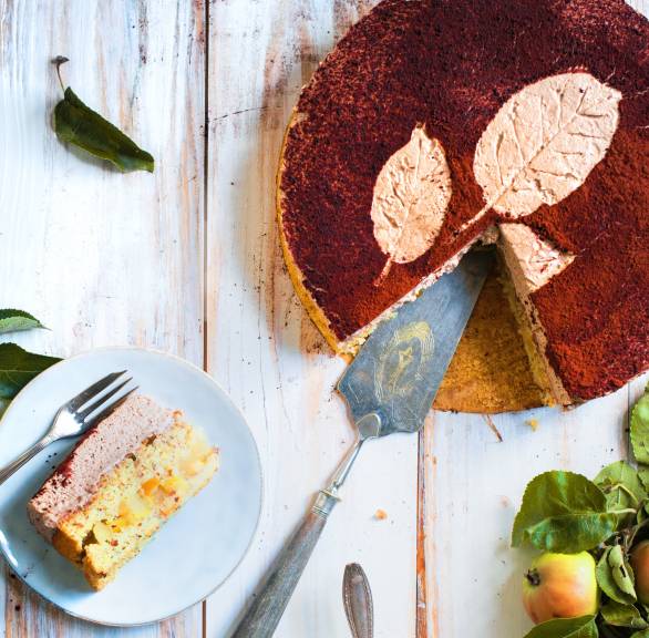 Apfel-Mokka-Torte mit Nussboden