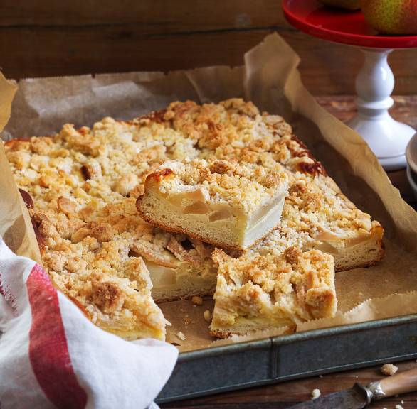 Birnen-Hefekuchen mit Streuseln