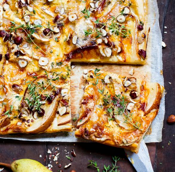 Birnen-Käse-Tarte mit Haselnüssen