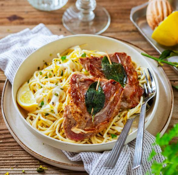 Blumenkohl-Zitronen-Spaghetti mit Saltimbocca