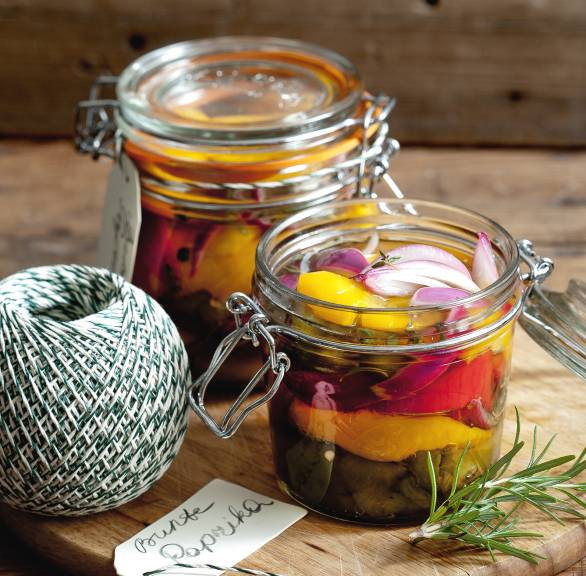 Eingemachter bunter Paprika