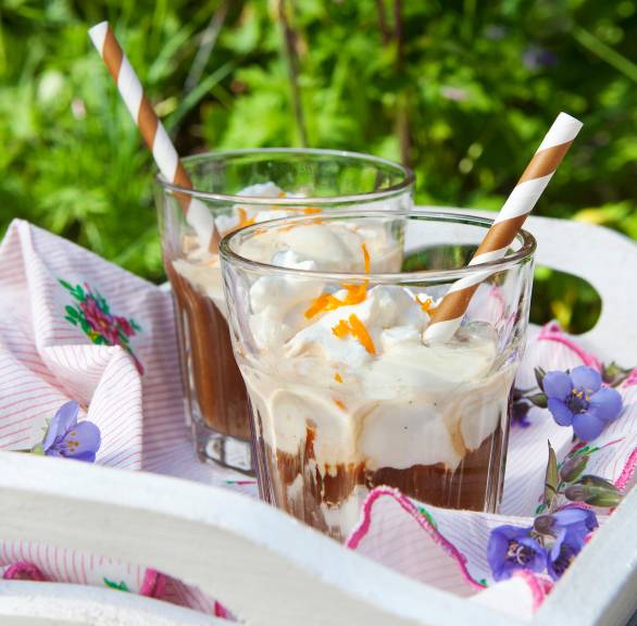 Eiskaffee mit aromatisiertem Vanilleeis