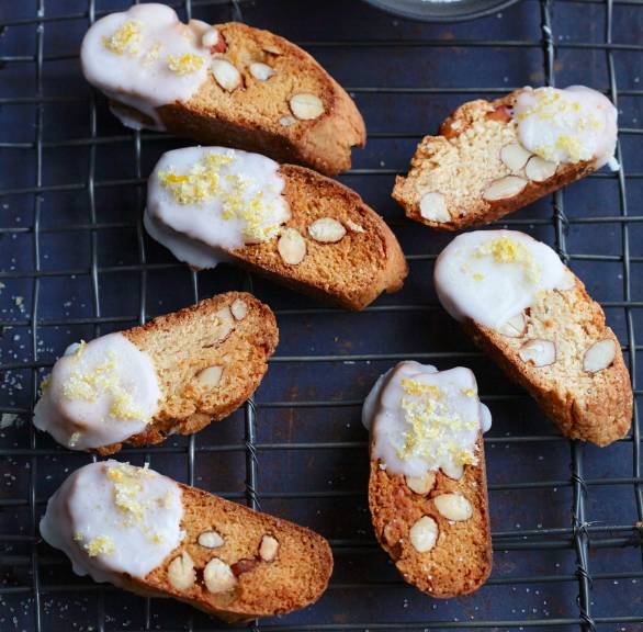 Espresso-Cantuccini mit Limettenguss