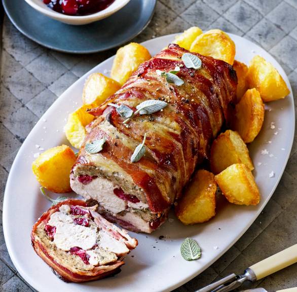 Festlicher Putenrollbraten mit Kartoffeln
