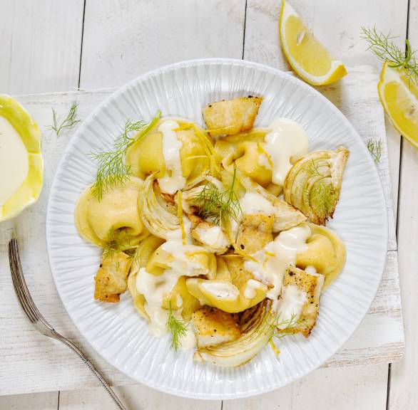 Frischkäse-tortellini mit Wolfsbarsch und Butter-Zitronensoße