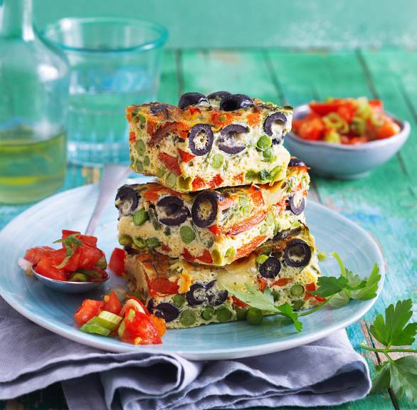 Frittata aus dem Ofen mit Tomatensalat