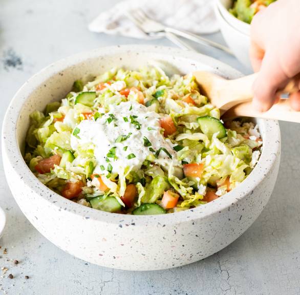 Gemischter Salat mit Joghurtsoße