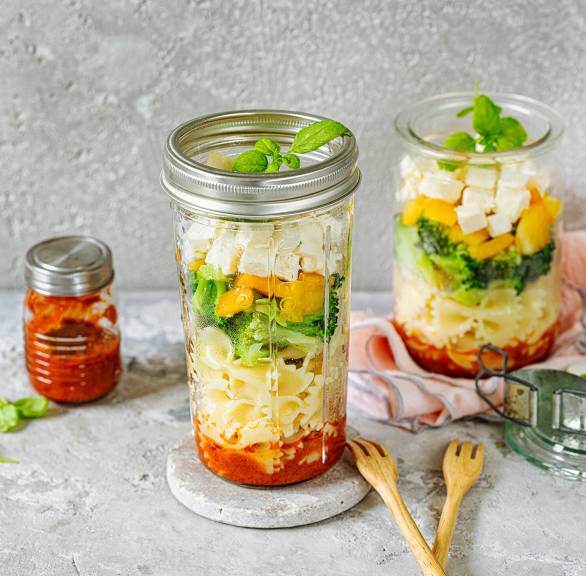 Gemüse-Pasta-Schichtsalat