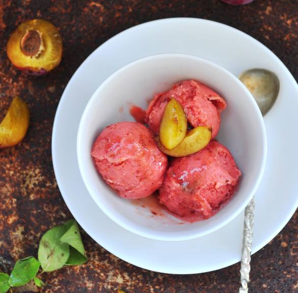 Cremiges Zwetschgeneis