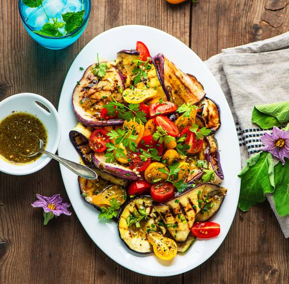 Grillauberginen-Tomaten-Salat