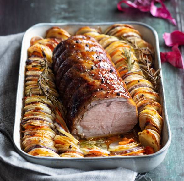 Kalbsbraten mit Gemüse und Rosmarin