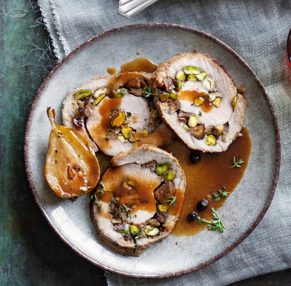 Kalbsrollbraten mit Nussfüllung, Birnen und Whiskysoße