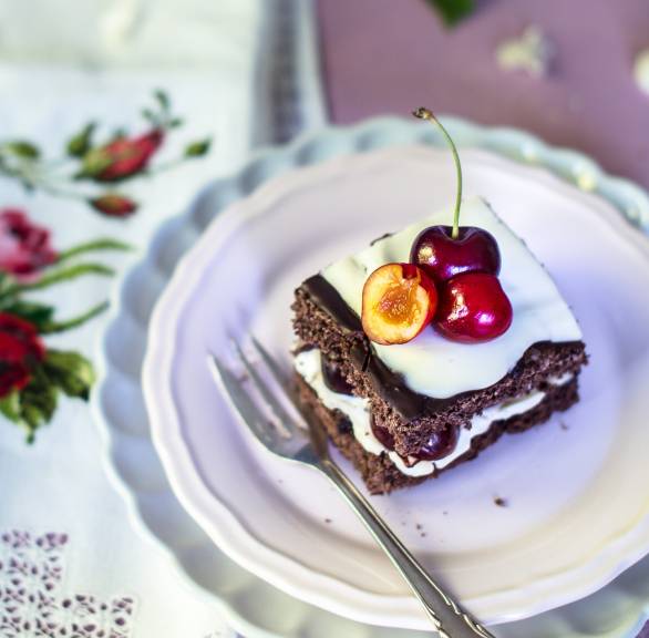 Kirschschichtdessert mit Schokolade