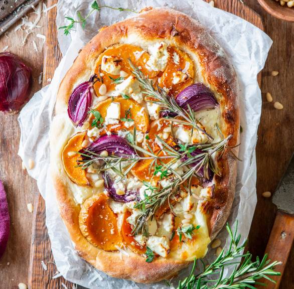 Herbstliche Kürbispizza: Italienischer Genuss mit Spinat | SoIsstItalien