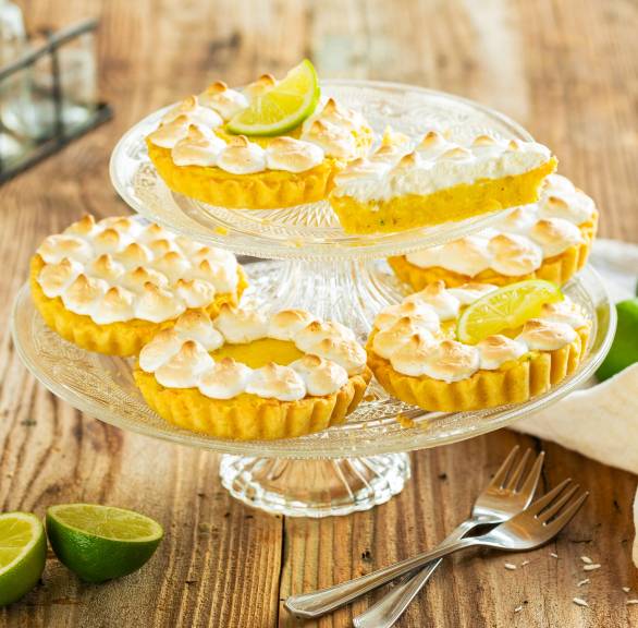 Limetten-Kokos-Tartelettes mit Baiserhaube