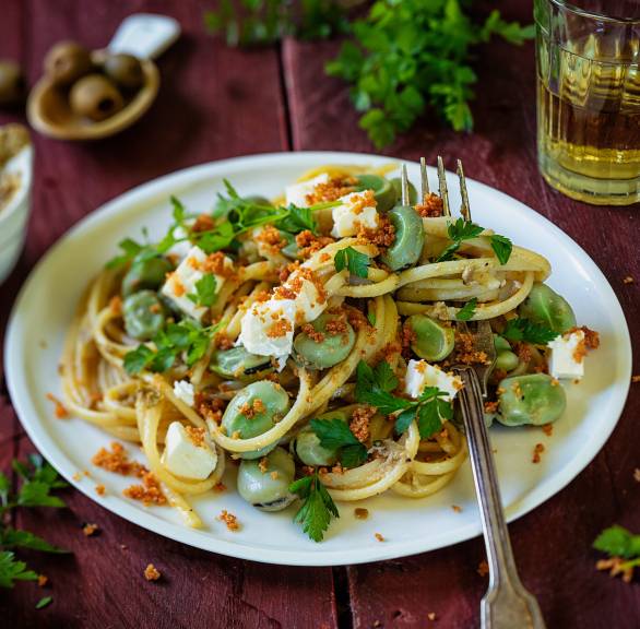 Linguine mit Oliventapenade und dicken Bohnen