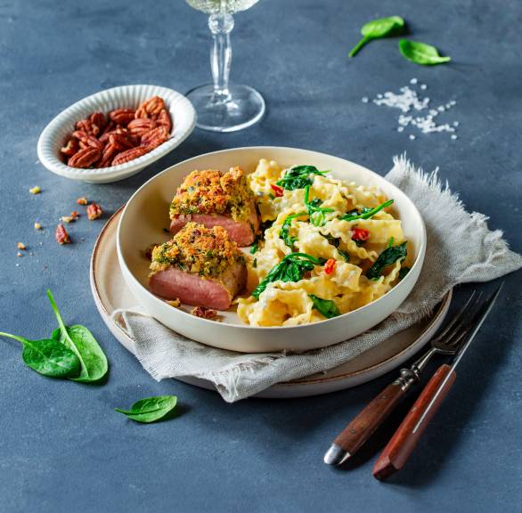 Mafaldine mit Pekannuss-Schweinefilet und Spinat