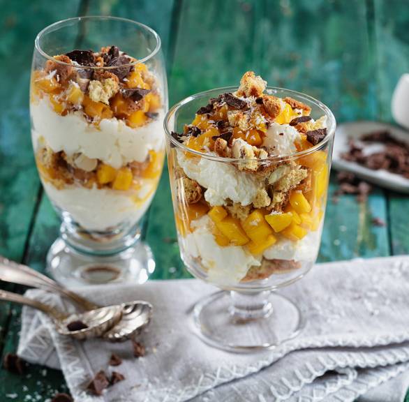 Mango-Schichtdessert im Glas