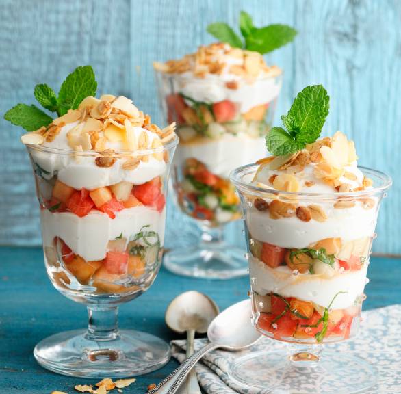 Melonen-Schichtdessert im Glas