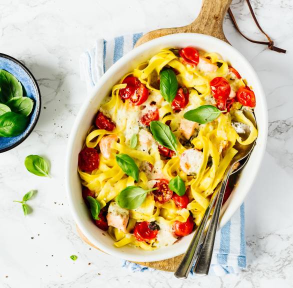 Nudelauflauf mit Lachs und Kirschtomaten