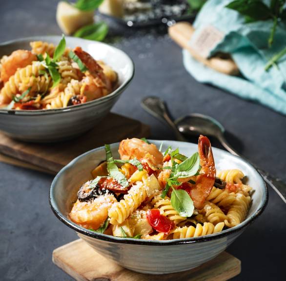 One-Pot-Pasta mit Garnelen, Artischocken und Oliven