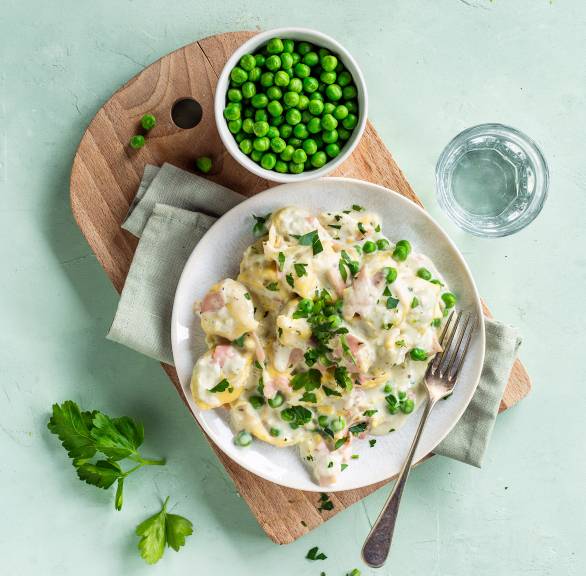 One-Pot-Tortellini mit Schinken und Erbsen