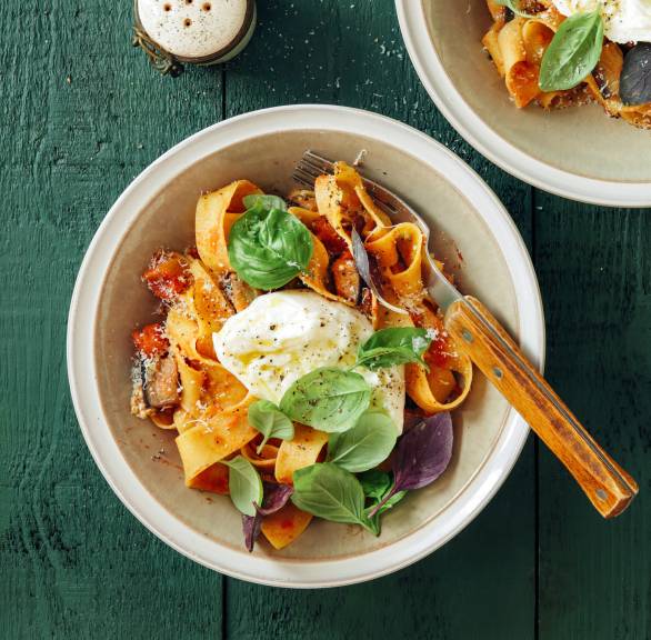 Pappardelle mit Auberginensugo und Burrata