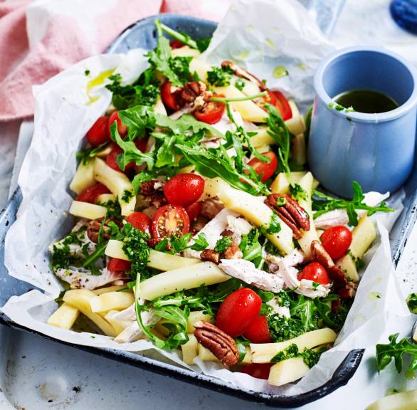 Pastinaken-"Penne" mit Hähnchen und Rucola
