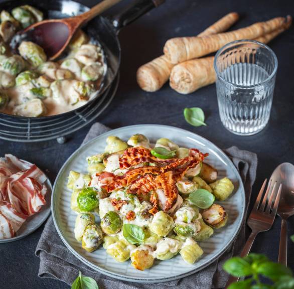 Pastinakengnocchi mit Rosenkohlgemüse