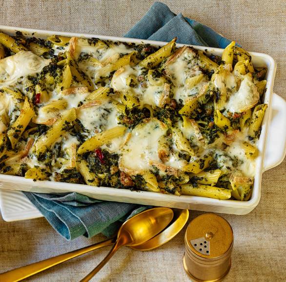 Penne al forno mit Grünkohl, Salsicce & Taleggio