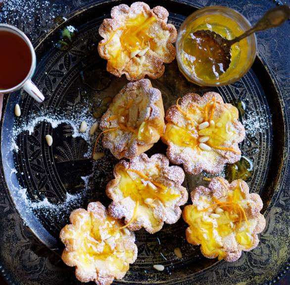 Pinienkern-Ricottatörtchen mit Orangenmarmelade