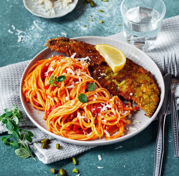 Pistazienpiccata mit Linguine in Tomatensoße