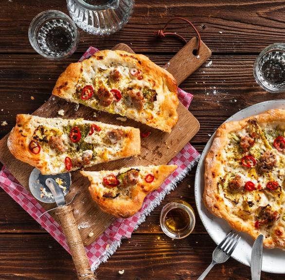 Pizza bianca mit Wirsing und Hack