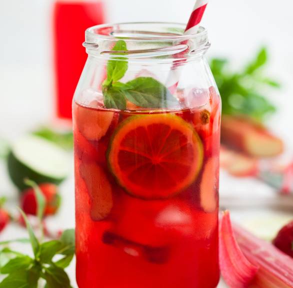 Rhabarber-Erdbeer-Limonade