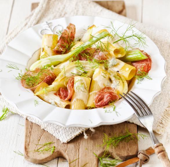Rigatoni mit Fenchelgemüse, Fenchelsalami und Gorgonzolasoße