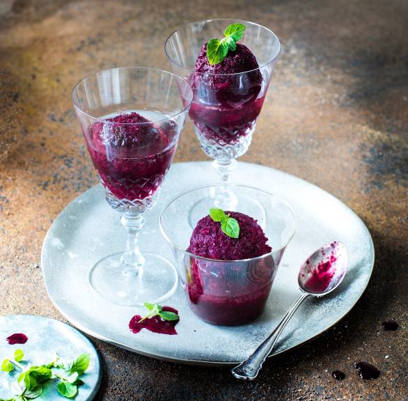 Brombeer-Heidelbeer-Sorbet mit Prosecco