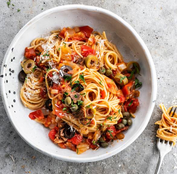 Spaghetti in Oliven-Tomatensoße