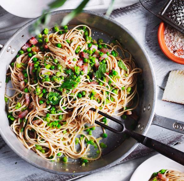 Spaghetti mit Erbsen und Pancetta