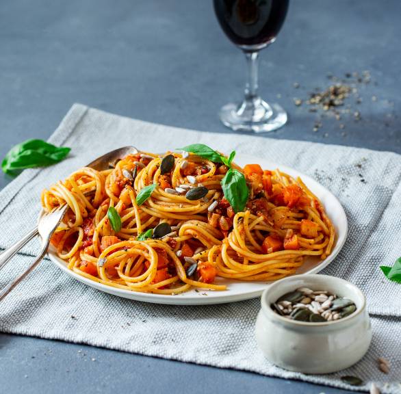 Spaghetti mit veganer Kern-Bolognese