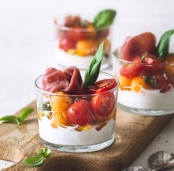 Tomaten-Melonensalat mit Parmaschinken