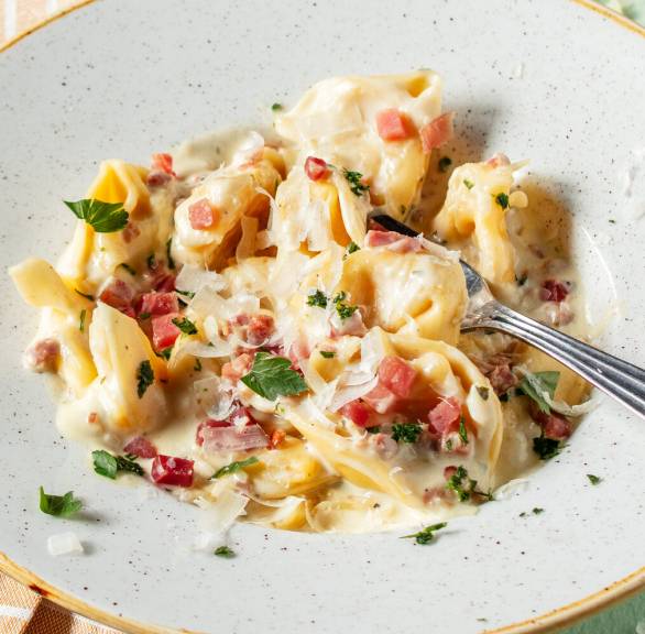 Tortellini mit cremiger Pancettasoße