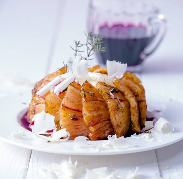 Weiße-Schokoladen-Pannacotta mit gebratener Ananas