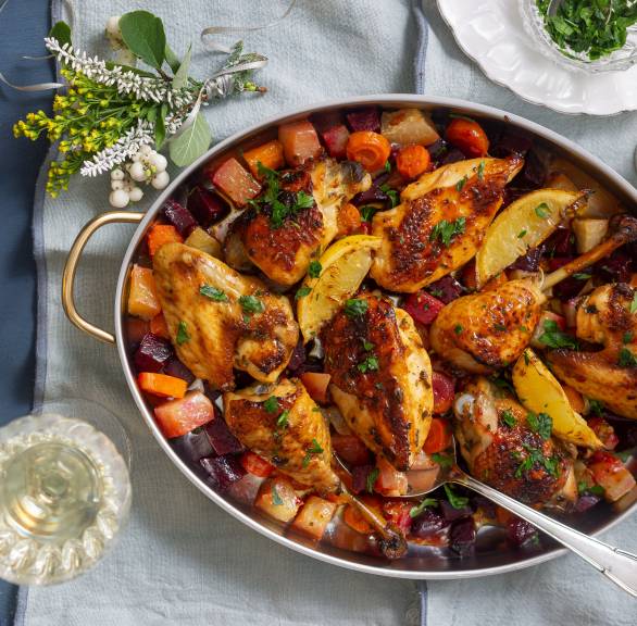 Zitronen-Majoran-Huhn auf Wurzelgemüse