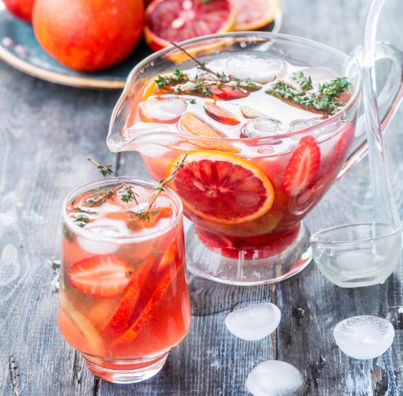 Blutorangen-Erdbeer-Limonade mit Thymian